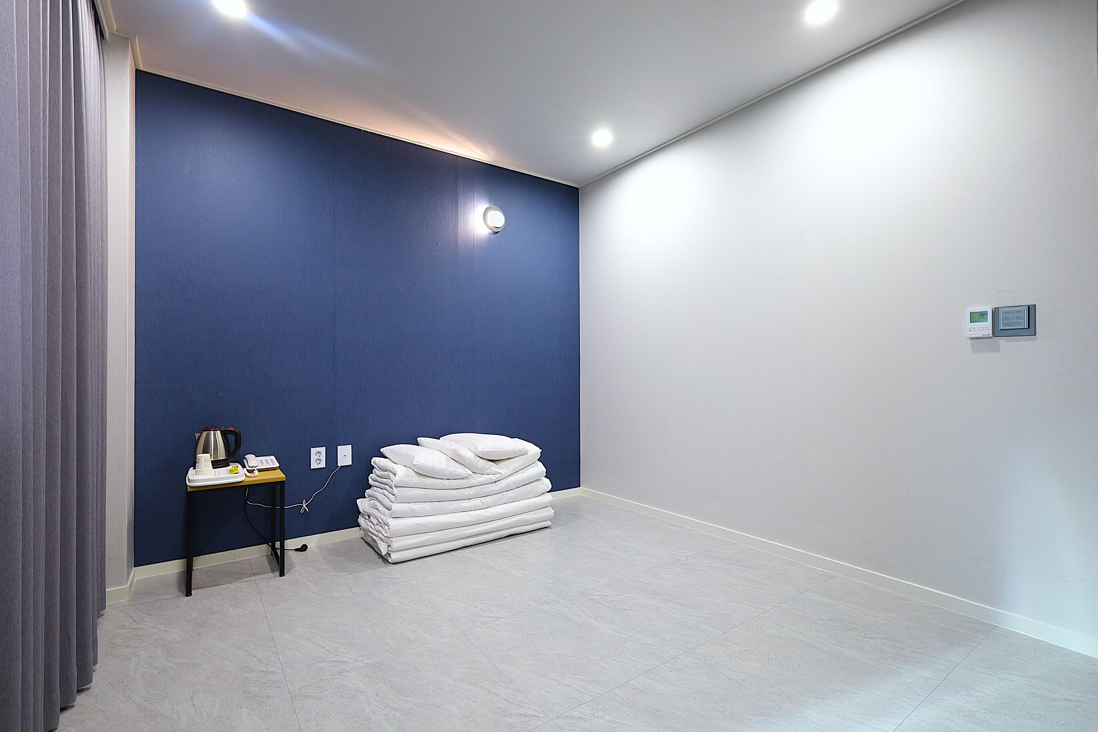 Rom – standard, ikke-røyk, fjellutsikt | Skrivebord, blendingsgardiner, lydisolert og strykejern/-brett