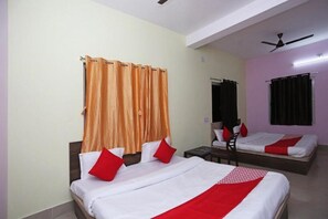 Soundproofing, free WiFi, bed sheets - Goroomgo Savashi Puri (Puri)