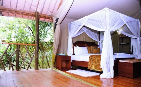 Design Room | 1 bedroom, in-room safe, iron/ironing board, free WiFi