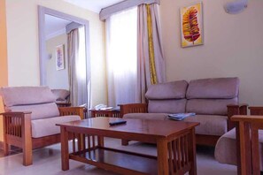 Family Room | Living area - Wigot Gardens Hotel (Kisumu)