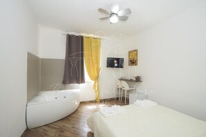 Chambre, 1 chambre, balcon, vue ville