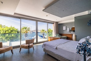 Superior Studio Suite | Premium bedding, memory foam beds, in-room safe, free WiFi