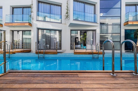 Pool Access Standard Room | Terrace/patio