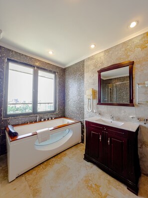 Family Suite | In-room safe, desk, laptop workspace, blackout curtains - Black Diamond Hotel (Lagos)