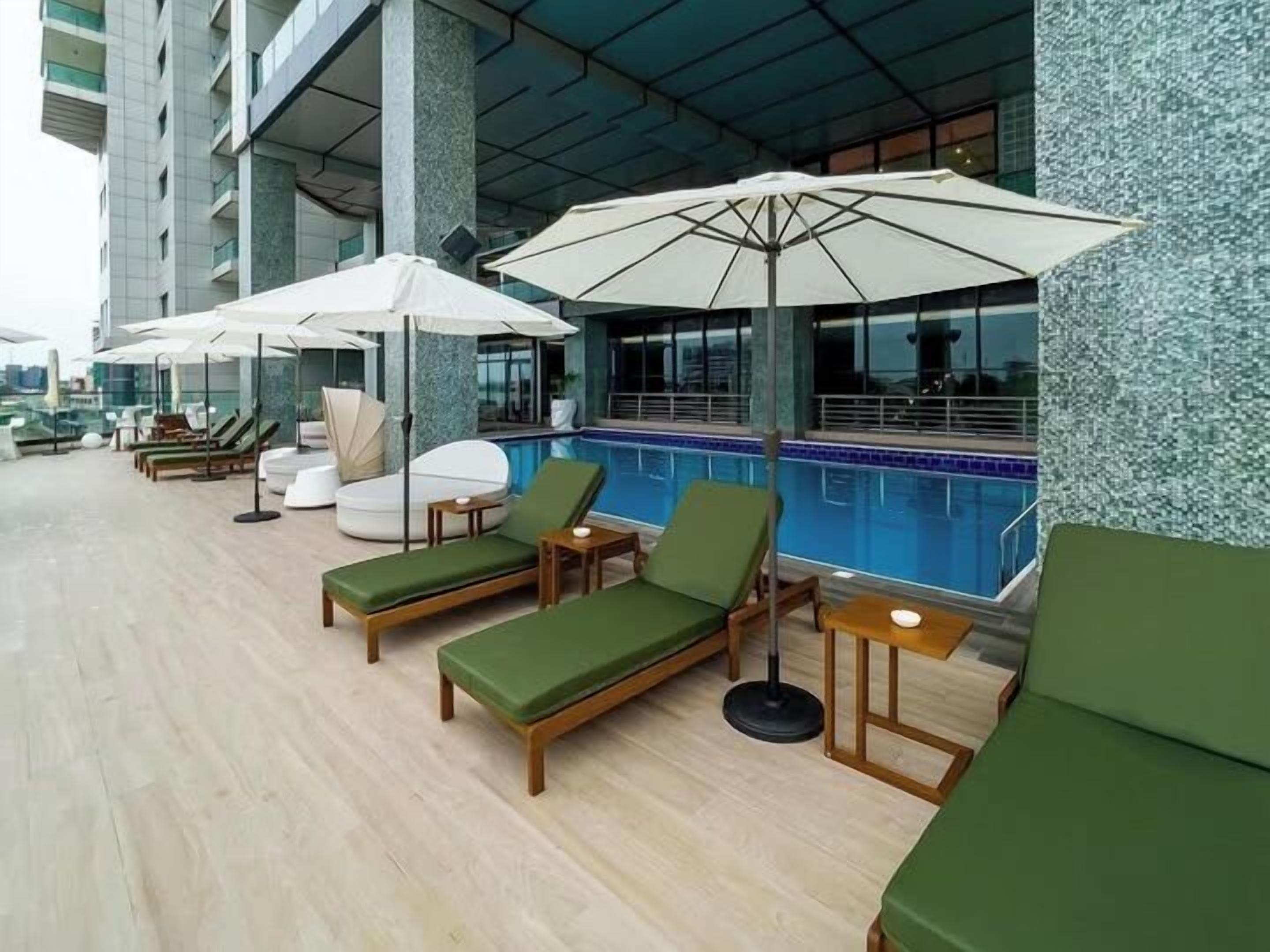 Outdoor pool, sun loungers