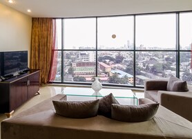 Caja de seguridad en la habitación y escritorio 