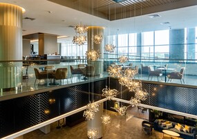 2 restaurants, lunch, dinner served; Italian cuisine 