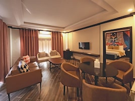 Vibe Executive Suite | Living area | Smart TV