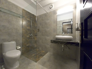Vibe Executive Suite | Bathroom