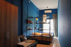 Private room with bathroom | 1 室のベッドルーム、防音設備、WiFi (無料)、ベッドシーツ