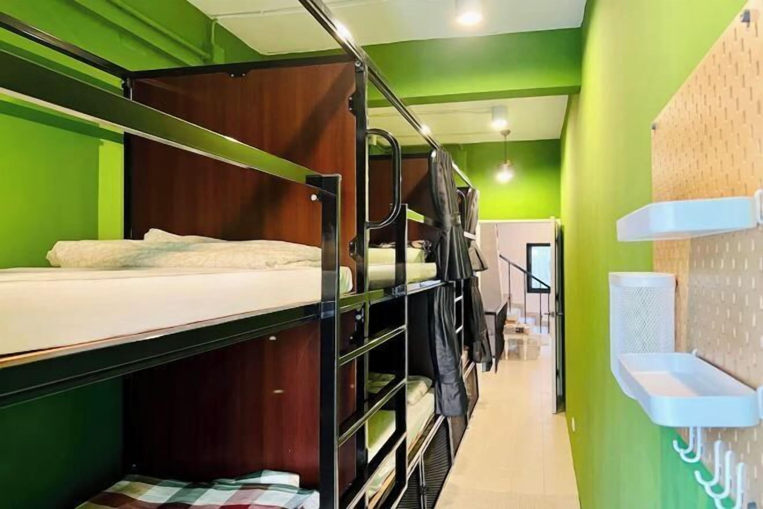 Schallisolierte Zimmer, kostenloses WLAN, Bettwäsche