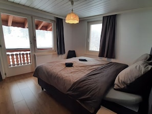 3 habitaciones, tabla de planchar con plancha y internet 