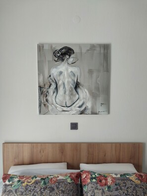 2 slaapkamers, een strijkplank/strijkijzer, gratis wifi, beddengoed