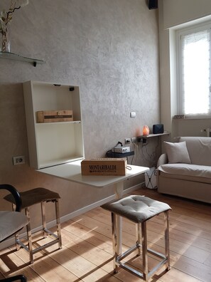 TV, libri, impianto stereo