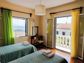 2 soverom, safe på rommet, strykejern/-brett og reiseseng for barn