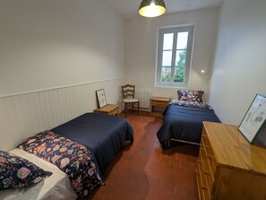 2 bedrooms, free WiFi, bed sheets - Charming Riverside Gîte: Family-friendly, Horse-friendly, Perfect for Cyclists (Sigloy)