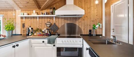 Fridge, microwave, dishwasher, cookware/dishes/utensils