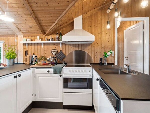 Fridge, microwave, dishwasher, cookware/dishes/utensils
