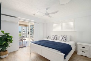 3 bedrooms, desk, iron/ironing board, travel crib