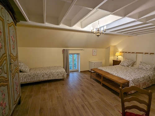 Gîte chaleureux avec jardin, accueil chevaux, proche Loire à Vélo et sites historiques