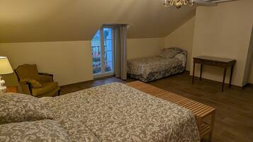 4 bedrooms, free WiFi, bed sheets