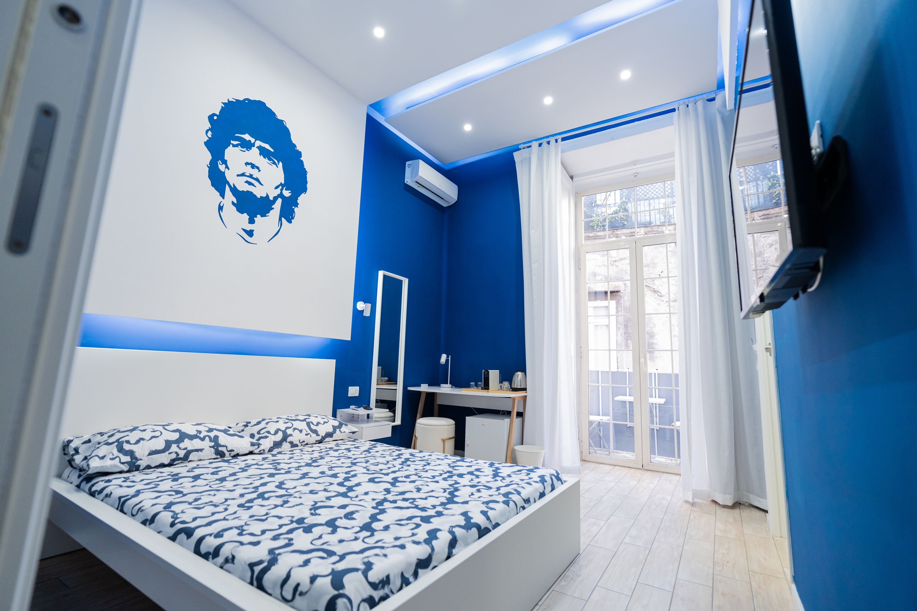 Deluxe Double Room | Peralatan tempat tidur hipoalergenik, busa memori, bar mini 