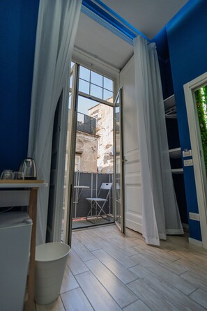 Deluxe tweepersoonskamer | Hypoallergeen beddengoed, bedden met traagschuimmatrassen, een minibar