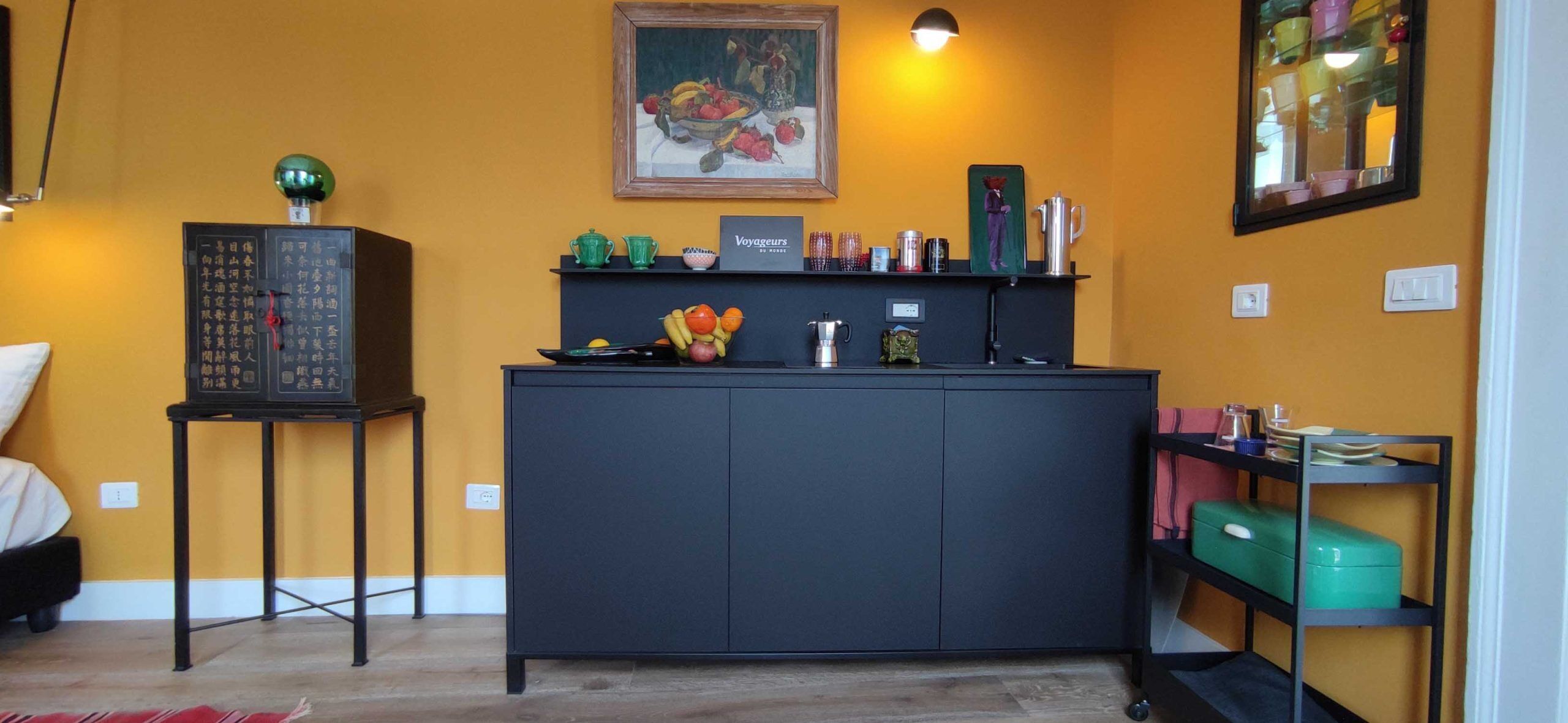 Design-studiosuite | Allergivenligt sengetøj, senge med madrasser af memory foam, minibar