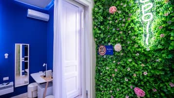 Deluxe-dobbeltværelse | Allergivenligt sengetøj, senge med madrasser af memory foam, minibar