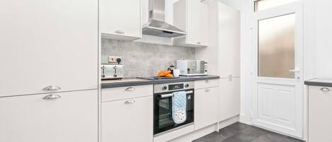 Fridge, microwave, oven, coffee/tea maker