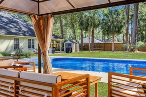 Pool - Savannah 5BR Pool, Jacuzzi, Firepit, Sports, Games (Savannah)