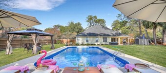 Savannah 5BR Pool, Jacuzzi, Firepit, Sports, Games
