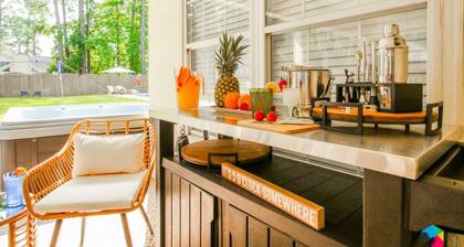 Savannah 5BR Pool, Jacuzzi, Firepit, Sports, Games