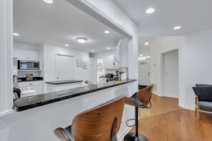 Fridge, microwave, oven, stovetop - Savannah 5BR Pool, Jacuzzi, Firepit, Sports, Games (Savannah)