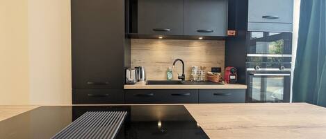 Kühlschrank, Mikrowelle, Geschirrspüler