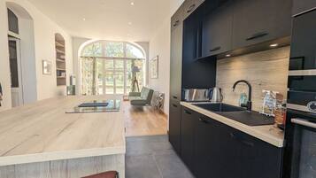 Réfrigérateur, micro-ondes, lave-vaisselle