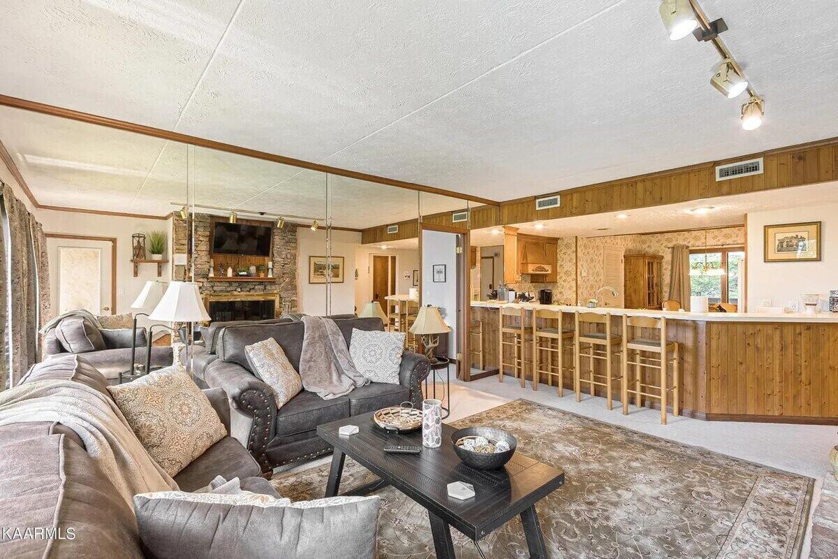 Télévision, cheminée