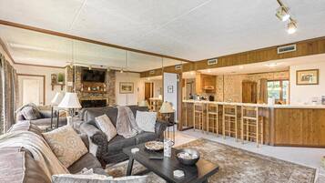 Télévision, cheminée