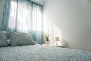 2 slaapkamers, een strijkplank/strijkijzer, gratis wifi, beddengoed