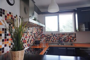 Fridge, microwave, oven, coffee/tea maker