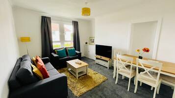 Basic Apartment | Living area