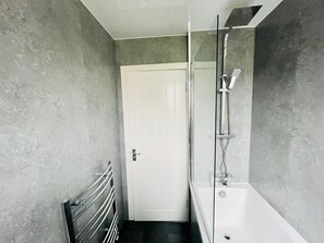 Departamento básico | Baño | Toallas 