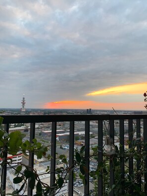 المنطقة المحيطة بالمنشأة