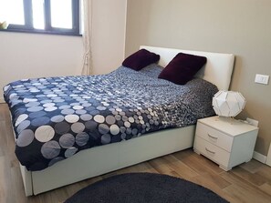 1 bedroom, iron/ironing board, WiFi, bed sheets - Sweet Home in Milan smart district (Milano)