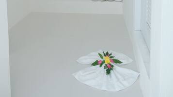 Classic Suite, 1 Bedroom | Bathroom | Free toiletries, hair dryer, bathrobes, slippers