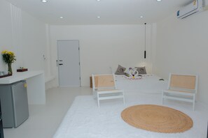 Classic Suite, 1 Bedroom | 1 bedroom, in-room safe, desk, blackout curtains - MoonE (Karon)