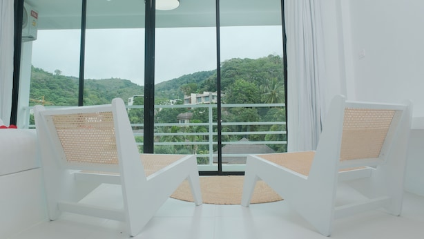 Phòng Suite phong cách cổ điển, 1 phòng ngủ | 1 phòng ngủ, két bảo mật tại phòng, bàn, màn/rèm cản sáng 