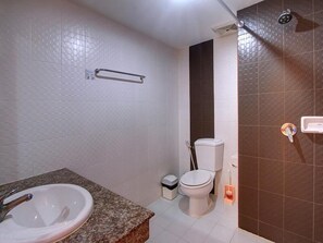 Deluxe Double Room | Desk, laptop workspace, soundproofing, free WiFi - Global Hotel Beach View (Patong)