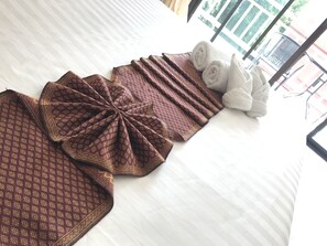 Deluxe Double Room | Desk, laptop workspace, soundproofing, free WiFi - Global Hotel Beach View (Patong)