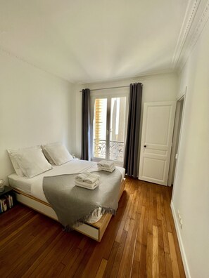 1 bedroom, travel cot, WiFi, bed sheets - Appartement de Charme, Montmartre 4P (Paris)